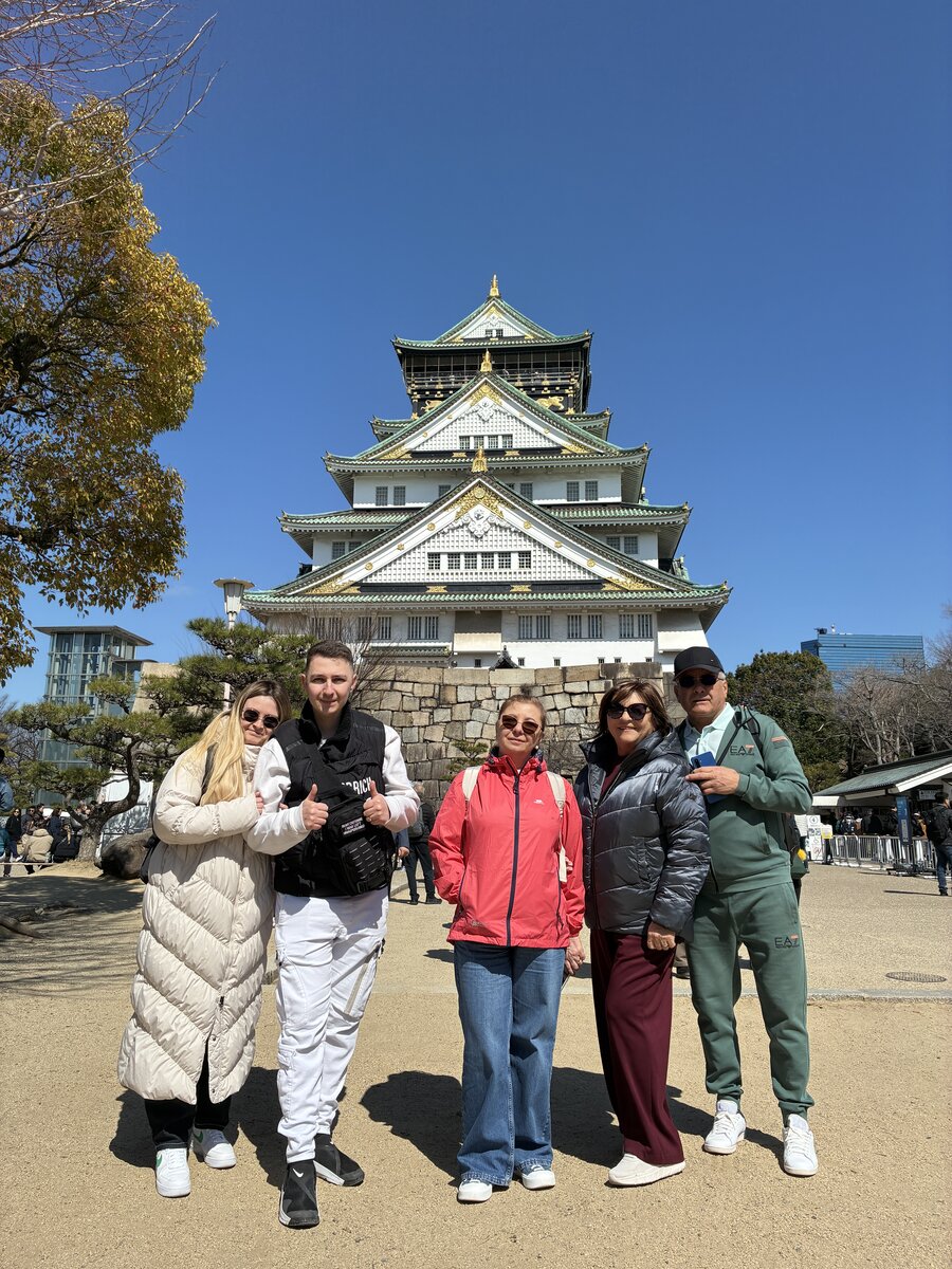 Guests at Osaka Castle